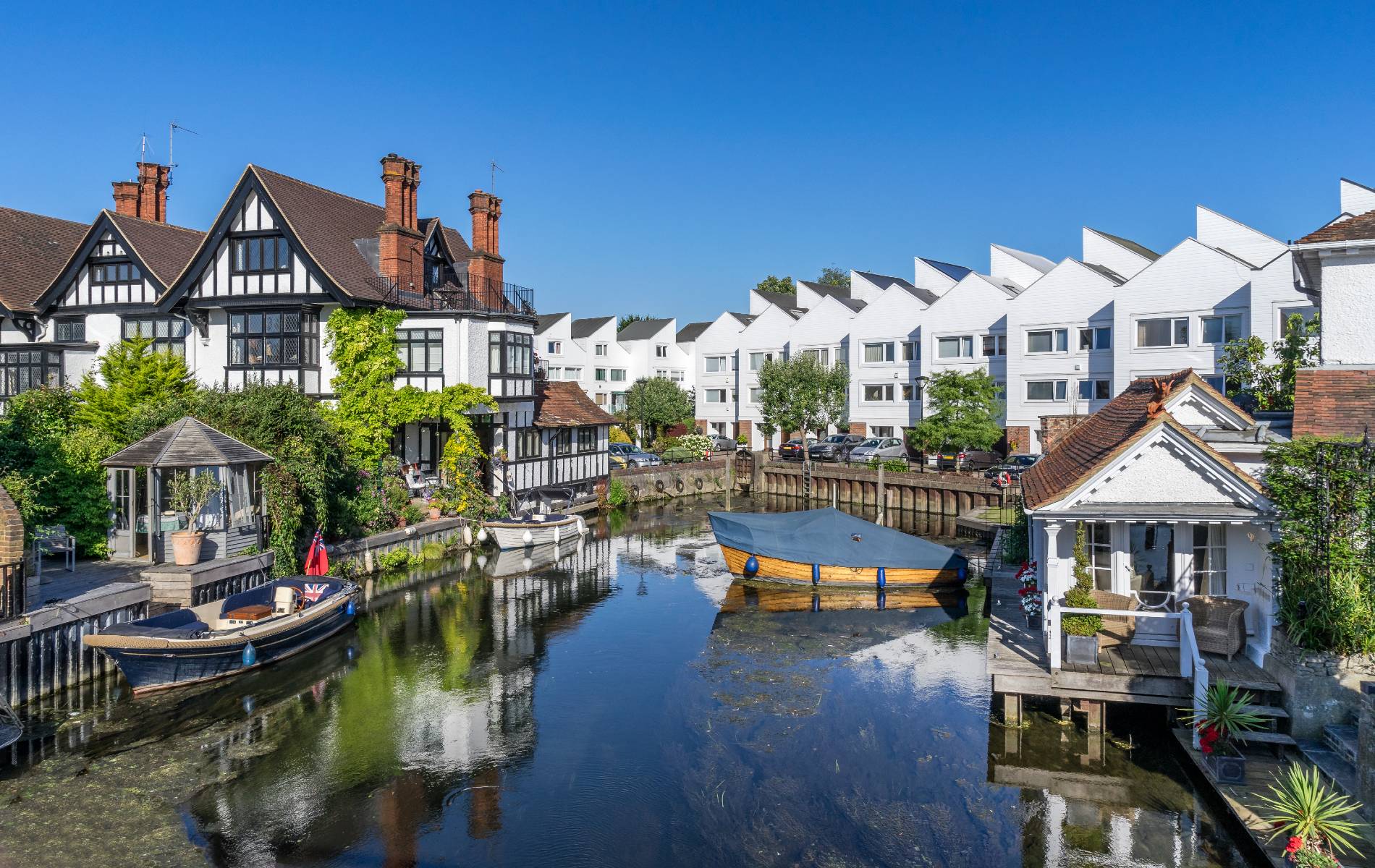 Towns On The Thames Where To Live Along The River   Marlow Lock Buckinghamshire L Shutterstock 459110377 1 